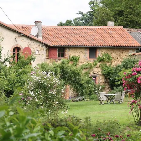 Domaine Des Roches Blanches Le Pin (Deux-Sevres)