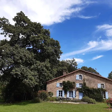 Domaine Des Roches Blanches Holiday home Le Pin (Deux-Sevres)