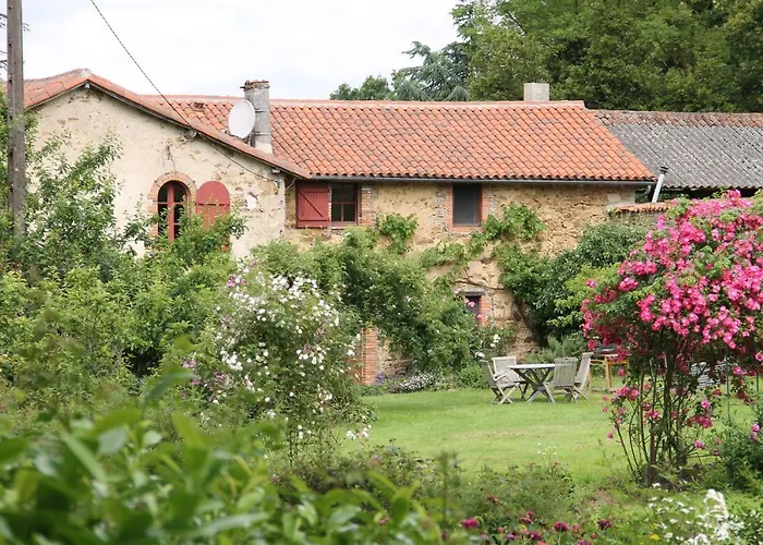 Domaine Des Roches Blanches Le Pin (Deux-Sevres)