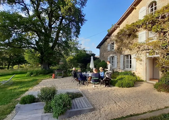 Domaine Des Roches Blanches Holiday home Le Pin (Deux-Sevres)