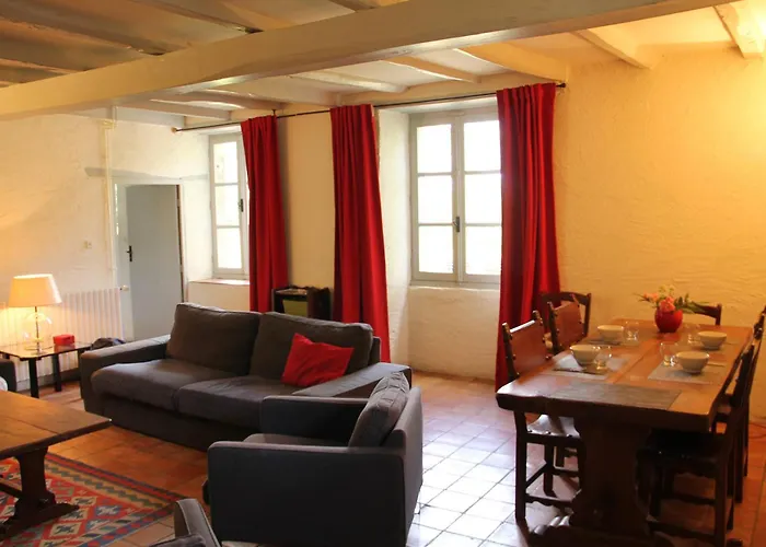 Domaine Des Roches Blanches Le Pin (Deux-Sevres)